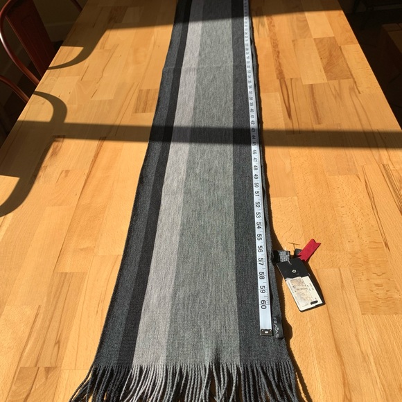 NWT FRAAS 100% wool scarf 63X10 inches - Picture 6 of 9